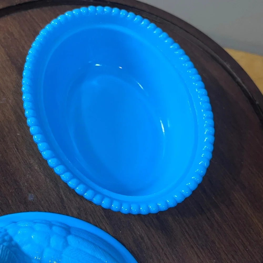 Vtg Westmoreland Blue Slag Glass Hen on Nest Covered Dish Basket Weave 5.5